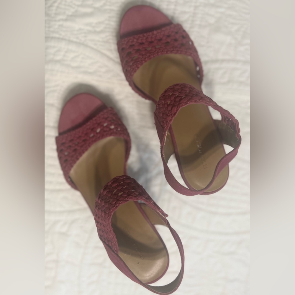Maurice’s brand fusia purple cork wedge. Barely worn. Size 7 1/2.